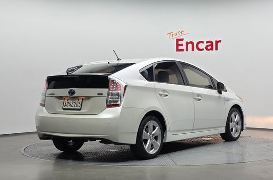 Toyota Prius 1.8 — пробег 33 524 км — фото 2 из 5