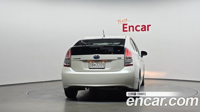 Toyota Prius 1.8 — пробег 33 524 км — фото 4 из 5