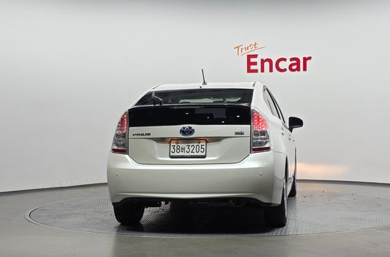 Toyota Prius 1.8 — пробег 33 524 км — фото 4 из 5