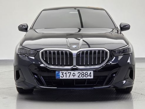 BMW 5-Series 520i M Sport — пробег 7 990 км — фото 3 из 5