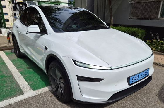 Tesla Model Y Premium RWD — пробег 720 км — фото 2 из 5