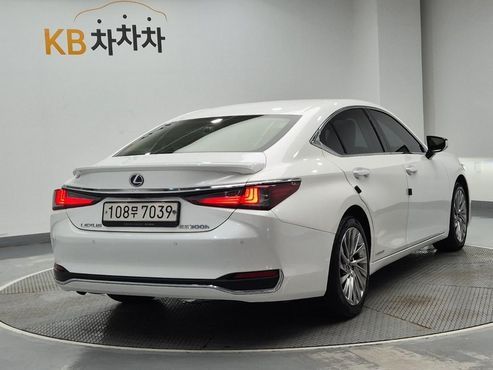 Lexus ES Executive — пробег 67 102 км — фото 3 из 5