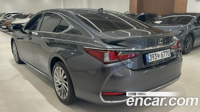 Lexus ES Executive — пробег 13 299 км — фото 2 из 5