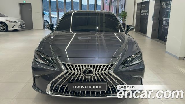 Lexus ES Executive — пробег 13 299 км — фото 3 из 5