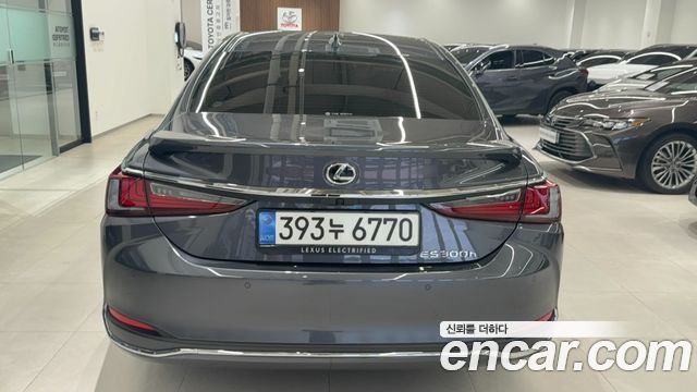 Lexus ES Executive — пробег 13 299 км — фото 4 из 5