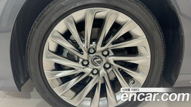 Lexus ES Executive — пробег 13 299 км — фото 5 из 5
