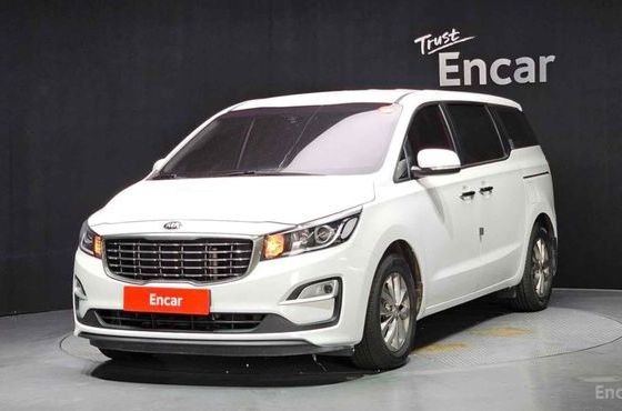 Kia Carnival 11-Seater Deluxe — пробег 200 000 км — фото 1 из 5