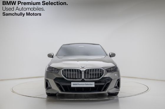BMW 5-Series 520i M Sport — пробег 8 760 км — фото 2 из 5