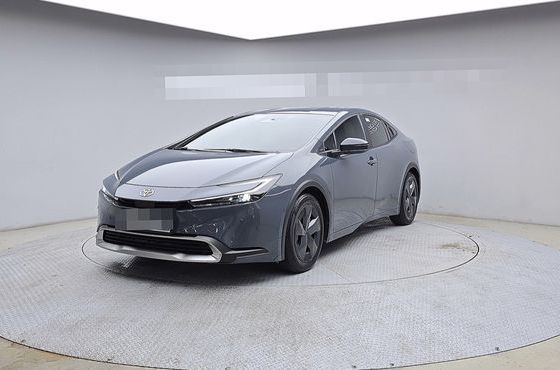 Toyota Prius 2.0 PHEV SE — пробег 9 772 км — фото 1 из 5