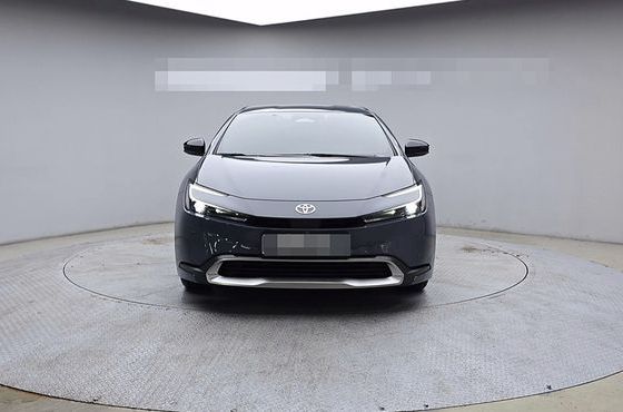 Toyota Prius 2.0 PHEV SE — пробег 9 772 км — фото 3 из 5