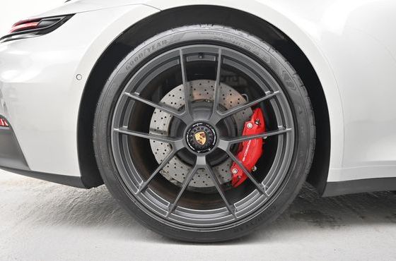 Porsche 911 Carrera GTS — пробег 1 380 км — фото 5 из 5
