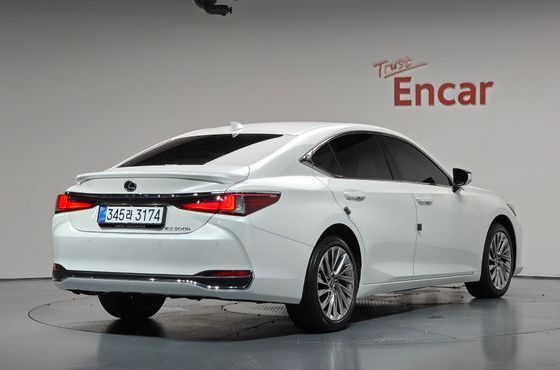 Lexus ES Luxury Plus — пробег 22 339 км — фото 2 из 5