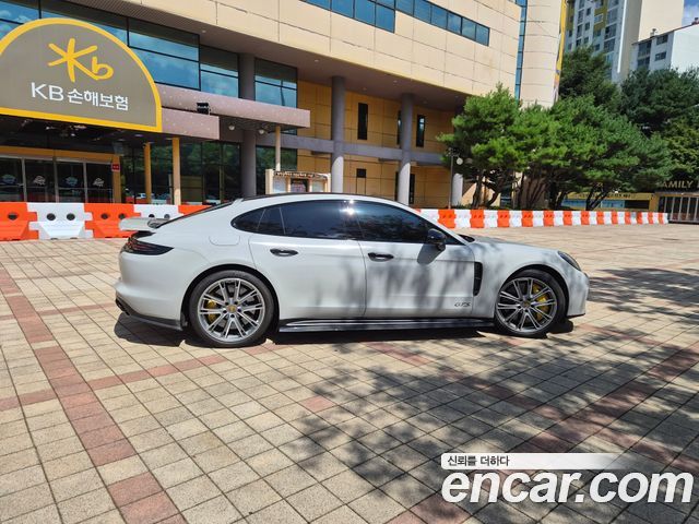 Porsche Panamera 4.0 GTS — пробег 76 000 км — фото 2 из 5
