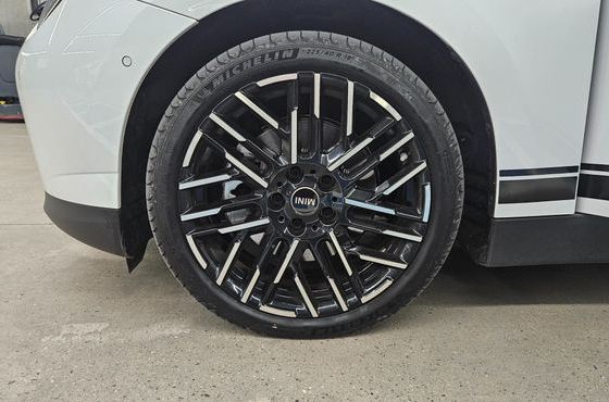 Mini Cooper SE Favoured — пробег 10 262 км — фото 5 из 5