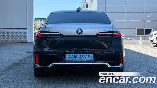 BMW i7 eDrive 50 M Sport Limited — пробег 46 100 км — фото 4 из 5