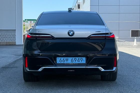 BMW i7 eDrive 50 M Sport Limited — пробег 46 100 км — фото 4 из 5