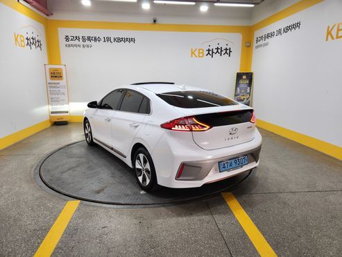 Hyundai Ioniq Q — пробег 110 886 км — фото 2 из 5