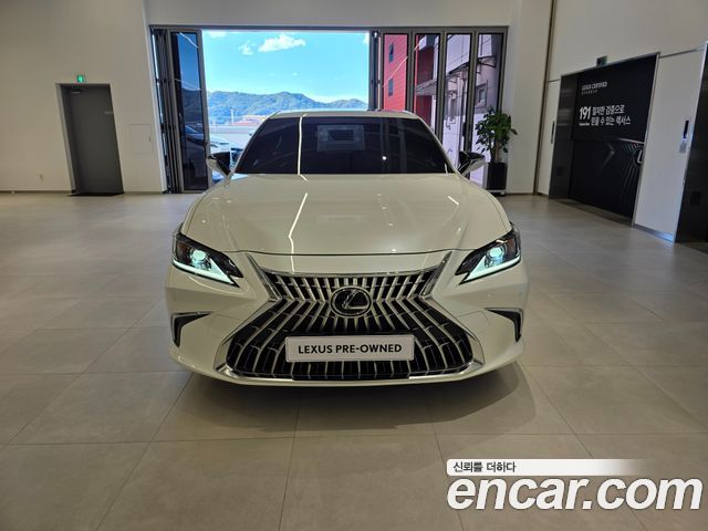 Lexus ES Luxury Plus — пробег 18 045 км — фото 3 из 5