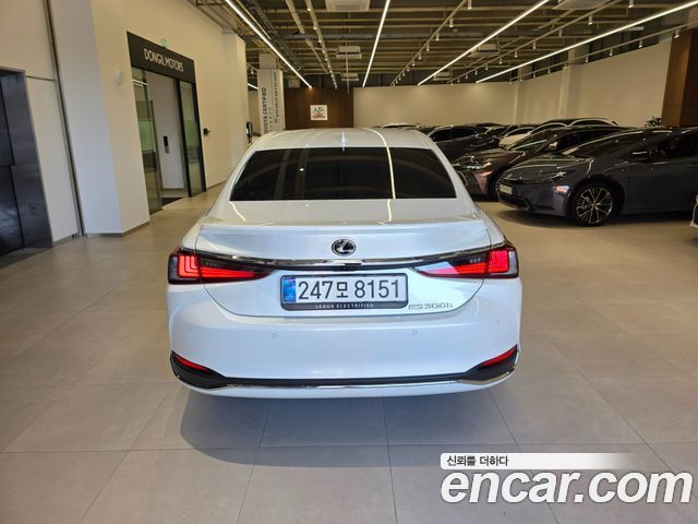 Lexus ES Luxury Plus — пробег 18 045 км — фото 4 из 5