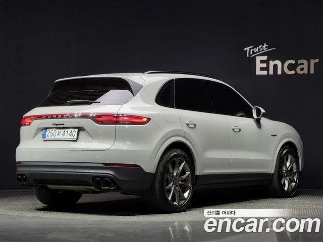 Porsche Cayenne 3.0 E-HYBRID PLATINUM EDITION — пробег 33 500 км — фото 2 из 5