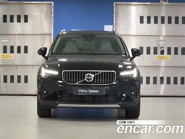 Volvo XC40 B4 Ultra Bright — пробег 625 км — фото 2 из 5