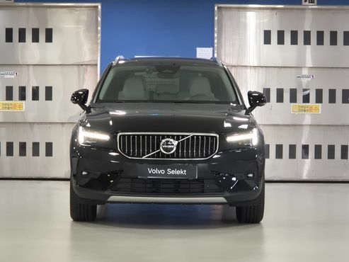 Volvo XC40 B4 Ultra Bright — пробег 625 км — фото 2 из 5