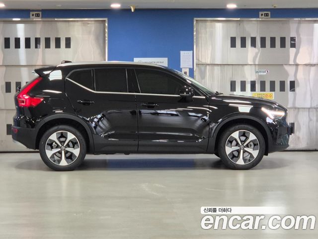 Volvo XC40 B4 Ultra Bright — пробег 625 км — фото 4 из 5