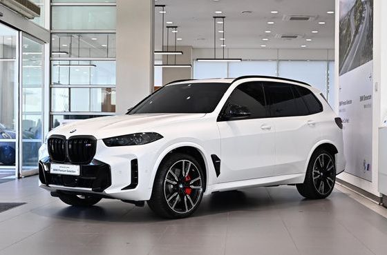 BMW X5 M60i — пробег 5 437 км — фото 1 из 5