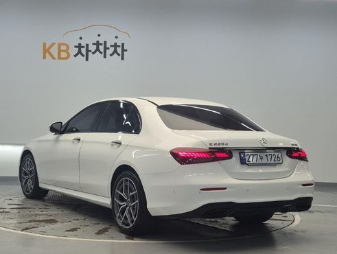 Mercedes-Benz E-Class E220d 4MATIC AMG Line — пробег 56 536 км — фото 2 из 5