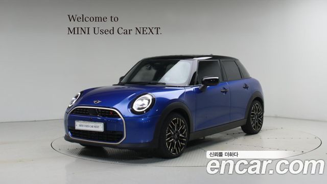 Mini Cooper 5 Door Favoured — пробег 4 905 км — фото 1 из 5