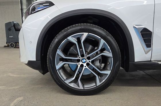 BMW X5 xDrive 40i xLine — пробег 11 250 км — фото 5 из 5