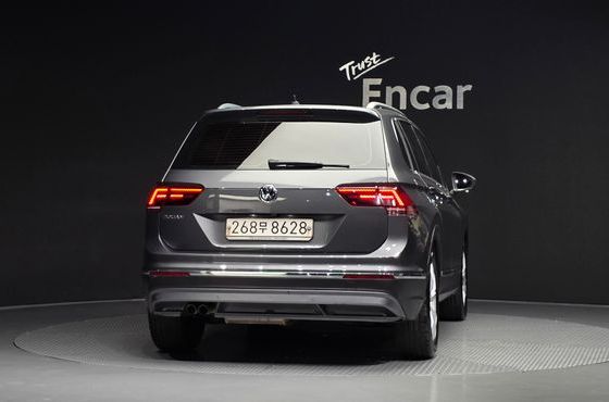 Volkswagen Tiguan 2.0 TDI Premium — пробег 72 141 км — фото 4 из 5
