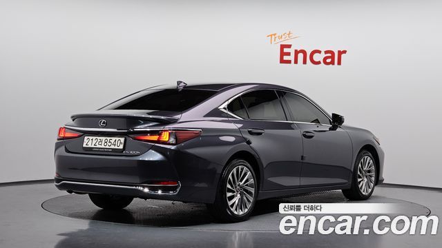 Lexus ES Executive — пробег 12 955 км — фото 2 из 5