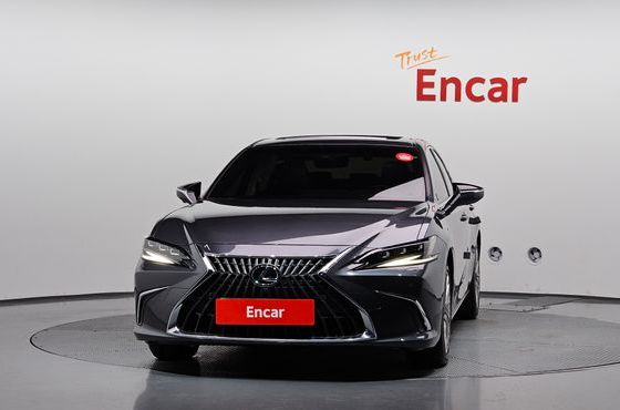 Lexus ES Executive — пробег 12 955 км — фото 3 из 5