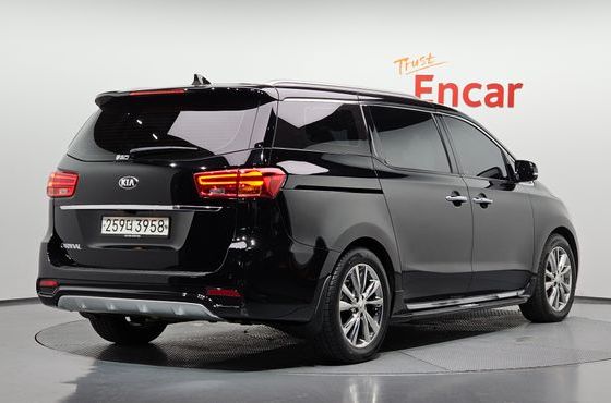 Kia Carnival 9-Seater Prstige — пробег 38 849 км — фото 2 из 5