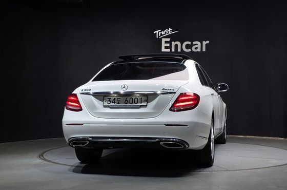 Mercedes-Benz E-Class E300 4MATIC Exclusive — пробег 134 595 км — фото 4 из 5