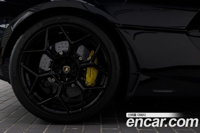 Lamborghini Temerario 4.0 V8 PHEV — пробег 145 км — фото 5 из 5
