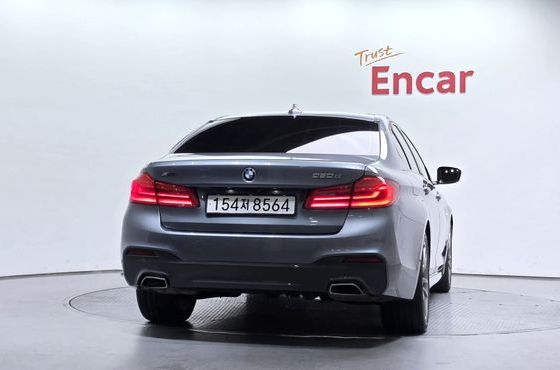 BMW 5-Series 520d M Sport Package Plus — пробег 118 511 км — фото 4 из 5