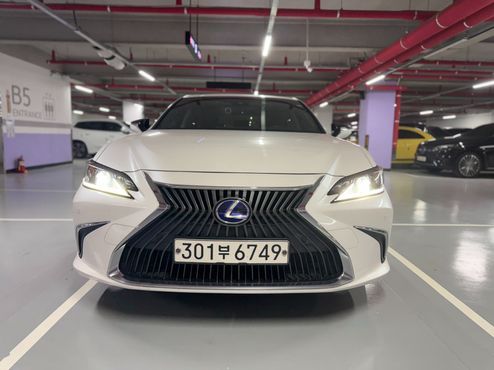 Lexus ES Luxury Plus — пробег 110 117 км — фото 1 из 5