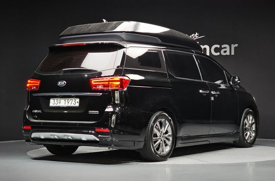 Kia Carnival 9-Seater Hi-Limousine Noblesse Special — пробег 84 070 км — фото 2 из 5