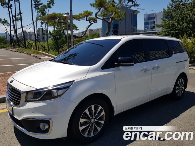 Kia Carnival 9-seater Luxury — пробег 58 000 км — фото 1 из 5
