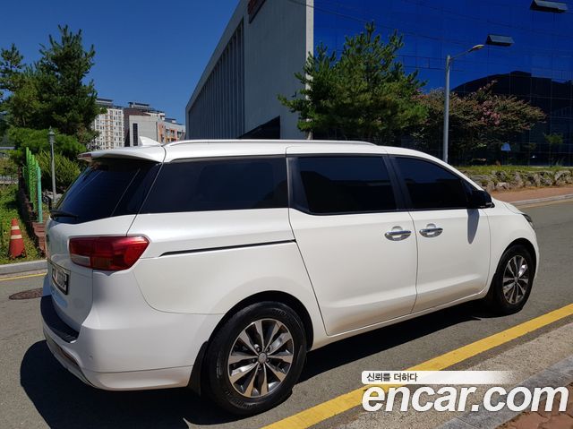 Kia Carnival 9-seater Luxury — пробег 58 000 км — фото 3 из 5