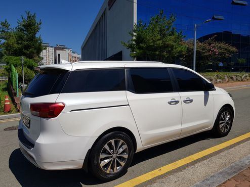 Kia Carnival 9-seater Luxury — пробег 58 000 км — фото 3 из 5