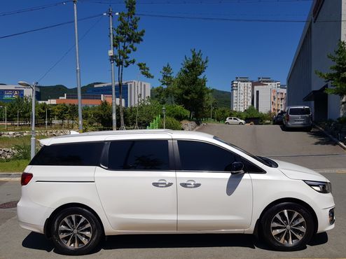 Kia Carnival 9-seater Luxury — пробег 58 000 км — фото 4 из 5