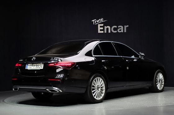 Mercedes-Benz E-Class E220d 4MATIC Exclusive — пробег 125 258 км — фото 2 из 5