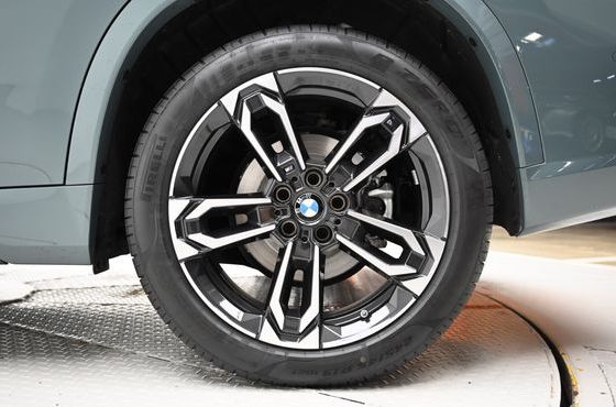 BMW X1 xDrive 20i xLine — пробег 4 048 км — фото 5 из 5