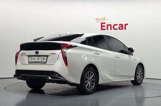 Toyota Prius 1.8 E — пробег 154 492 км — фото 2 из 5