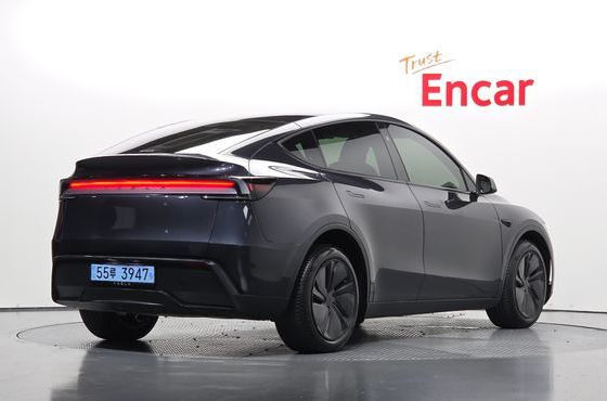 Tesla Model Y Premium RWD — пробег 2 366 км — фото 2 из 5