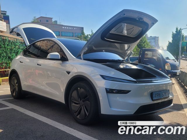 Tesla Model Y Premium RWD — пробег 2 100 км — фото 1 из 5