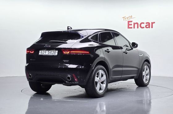 Jaguar E-PACE R250 R-Dynamic SE — пробег 96 407 км — фото 2 из 5